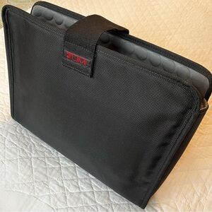 TUMI Black Alpha Padded Laptop Sleeve Ballistic Nylon 14x11” *Excellent*